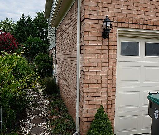 Path on the side to the backyard