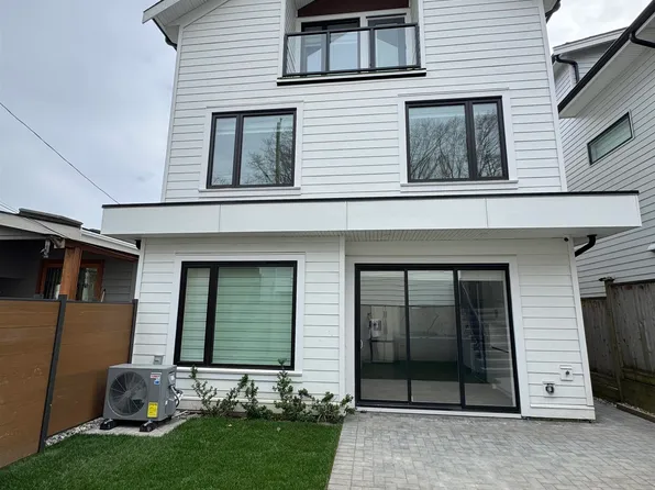 3547 Georgia St E #2, Vancouver, BC V5K 2L9