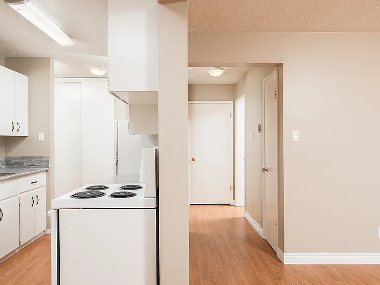 6 Gainsborough Ave — Photo 12