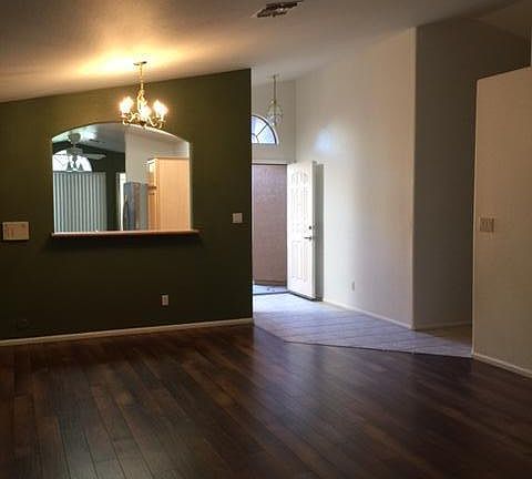 4th image of 537 E Cantebria Dr