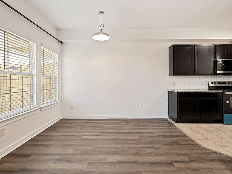 12503 Bay Ave — Photo 9
