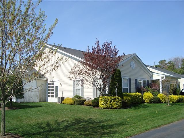 1st image of 37 Golden Willows Ave