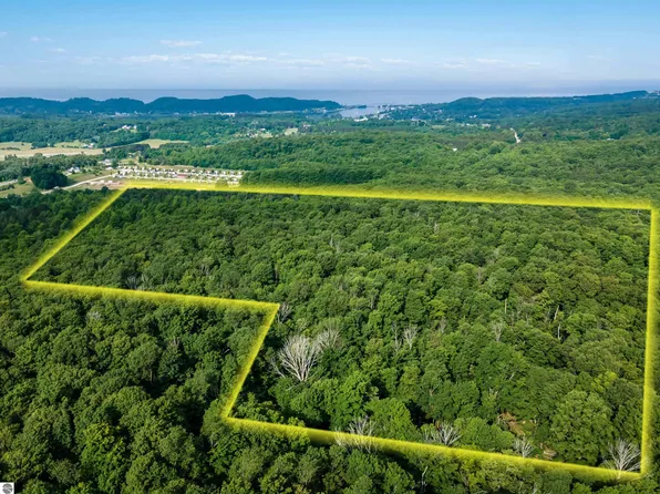 2282 Glory Rd, Frankfort, MI 49635