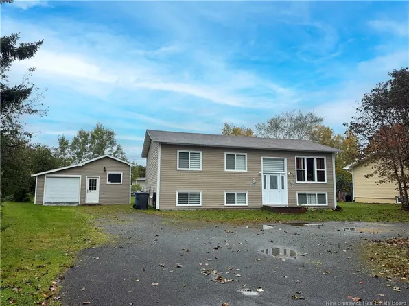 214 Maurice Cres, Beresford, NB E8K 1L4