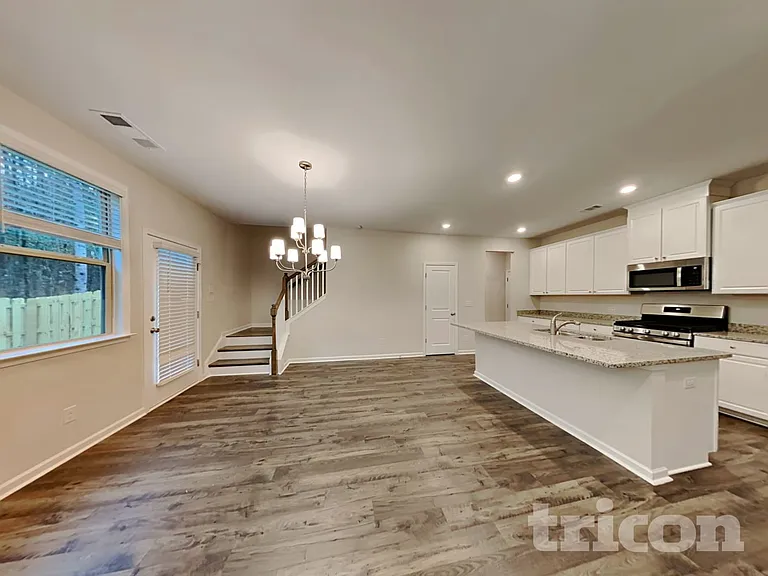 305 Knowles Pl — Photo 3