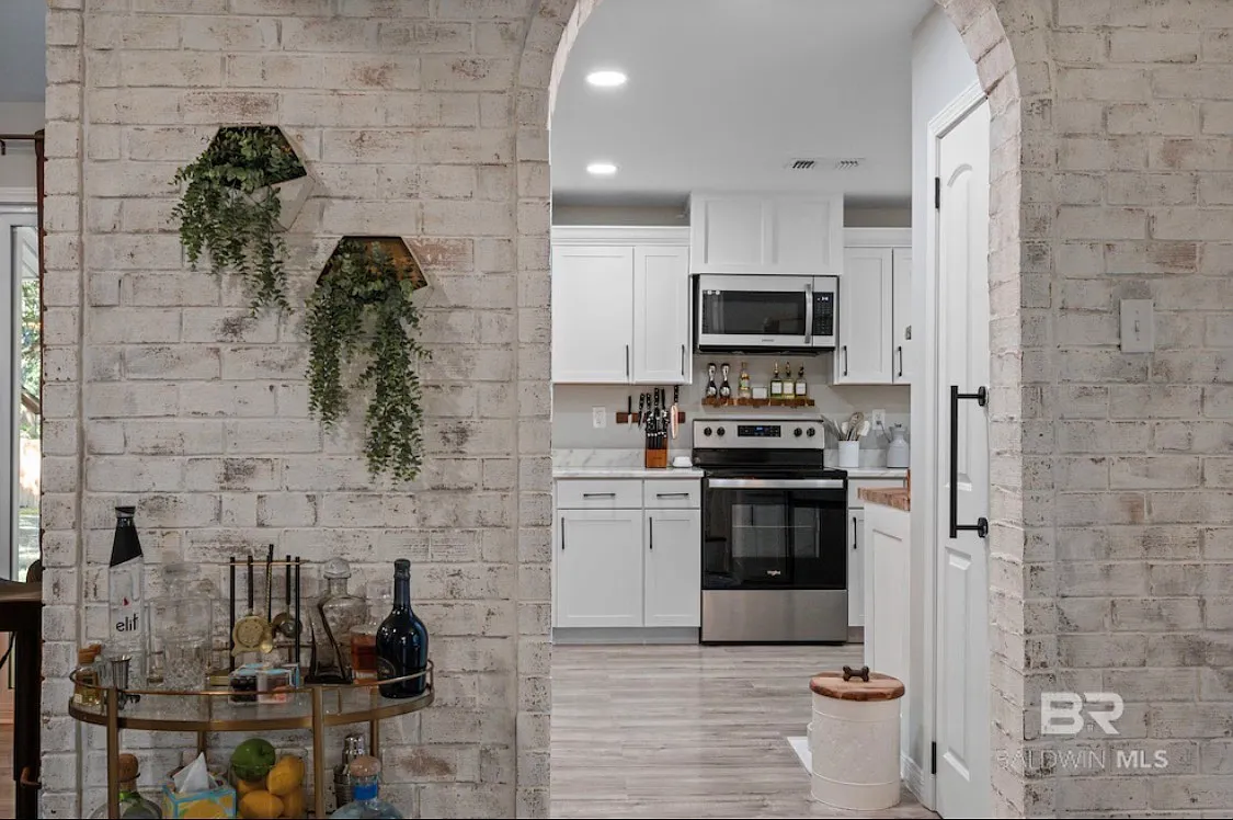 3 bed, 1800 sqft, $2,400 — Photo 3
