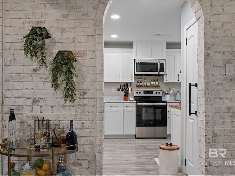3075 Longleaf Dr — Photo 3