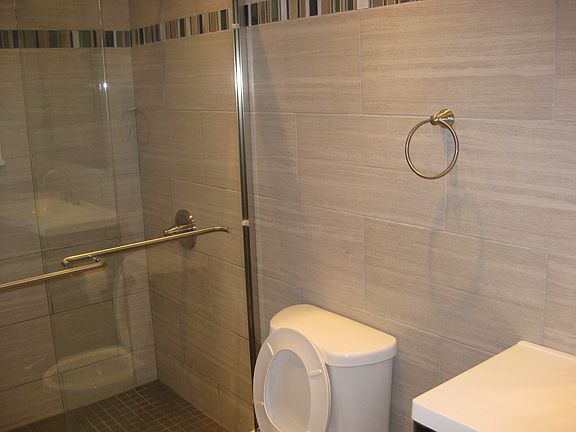 4th image of 3240 33rd St APT 2F