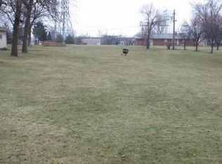 628 Center St, Elk Grove Village, IL 60007