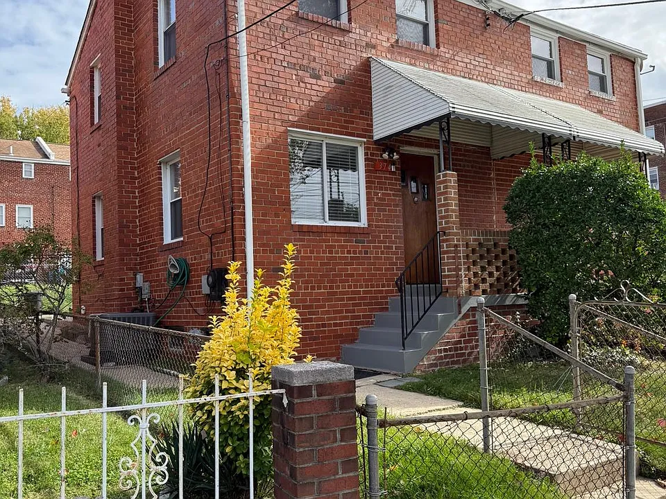 374 Chaplin St SE