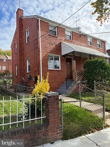 374 Chaplin St SE Photo 1