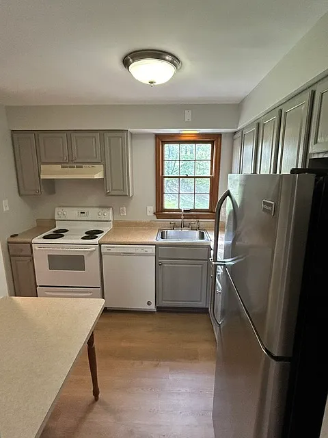 Building Photo - 412 Anawanda Ave