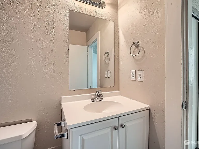 6838 S Park Ave — Photo 8