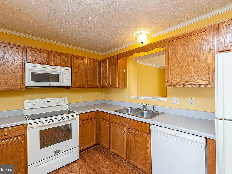 304 Chatham Sq — Photo 7