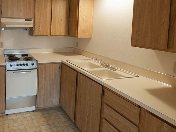 2nd image of 26 NE Dogwood St APT 2