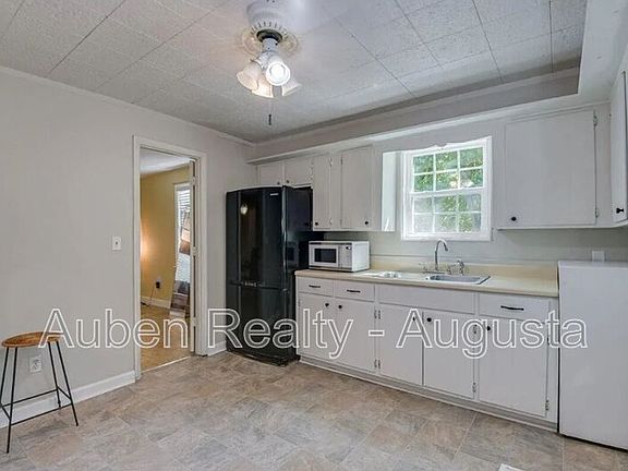 2nd image of 1842 Crossland Ave