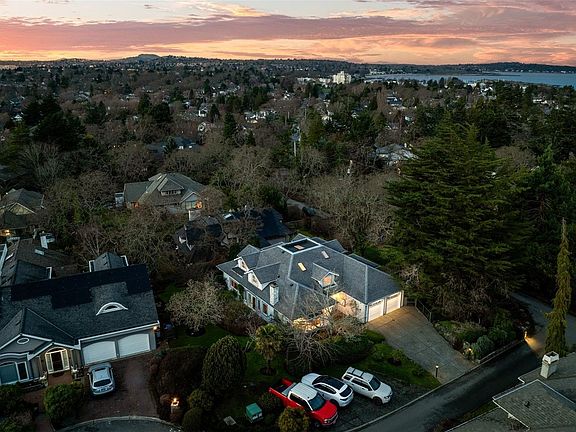 3rd image of 578 Island Rd