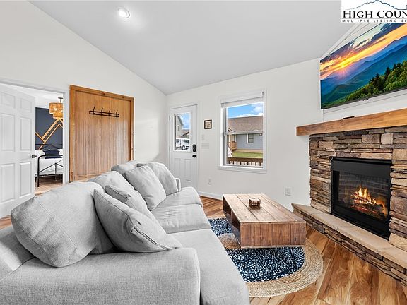 4th image of 429 Townhomes Place #18