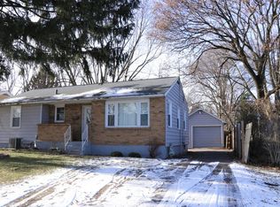 214 S Edison Ave, Elgin, IL 60123