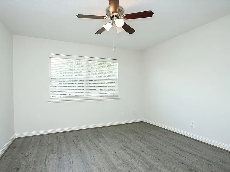14641 Perthshire Rd — Photo 24