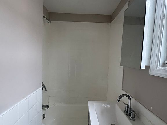 4th image of 77 Grant Ave #2