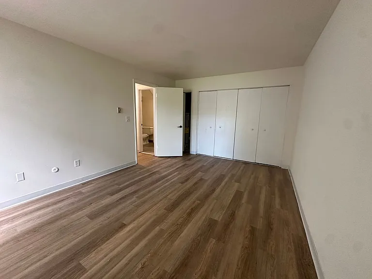 University Park Apartments near Cornell University — Photo 348