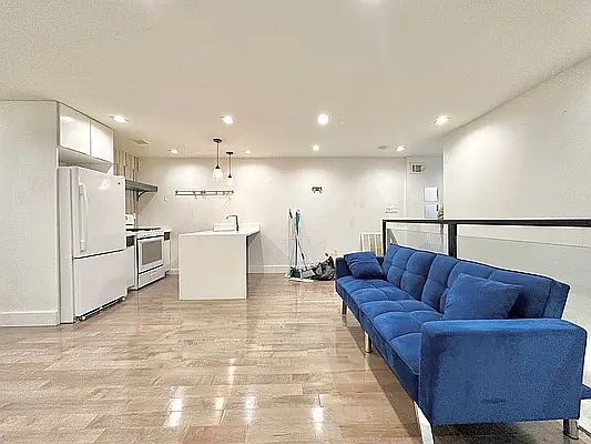 4th image of 1088 Lafayette Ave #1