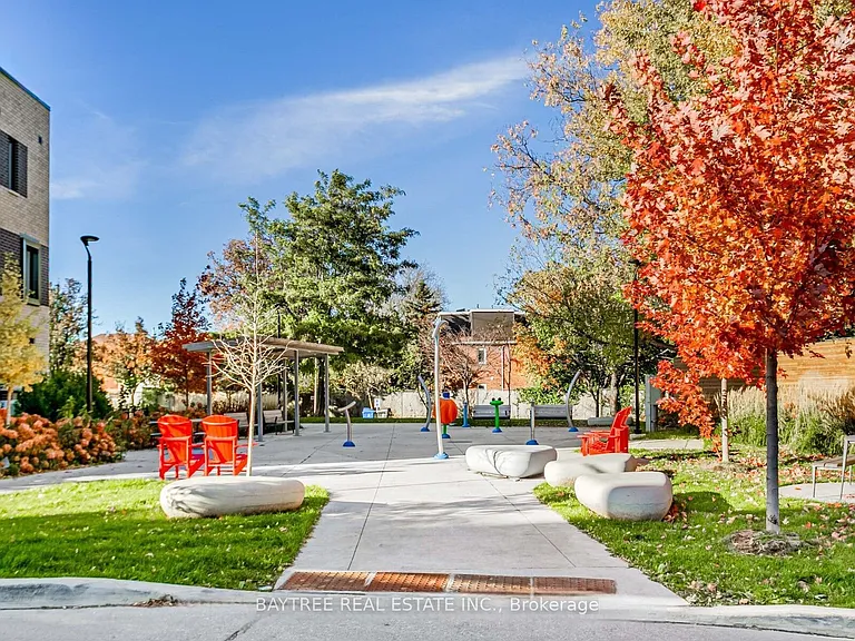 30 Ed Clark Gdns #Townhouse 4 — Photo 30