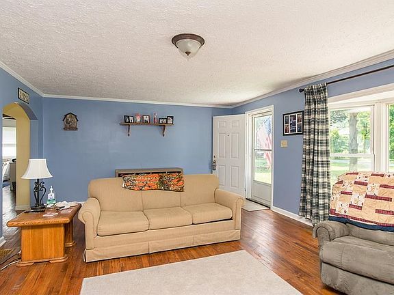 Great natural light.  A large living area with tons of options for furniture arrangement!