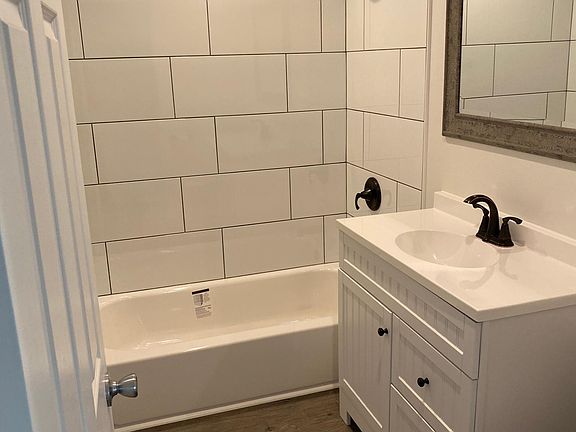 4th image of 2022 N Parish Pl #B