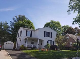 13 Crest Dr N, Cresskill, NJ 07626