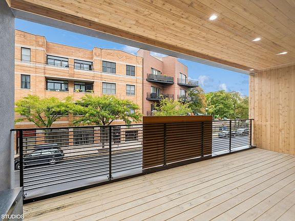 4th image of 2031 W Belmont Ave #2