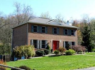 828 Stonebridge Dr, Greensburg, PA 15601