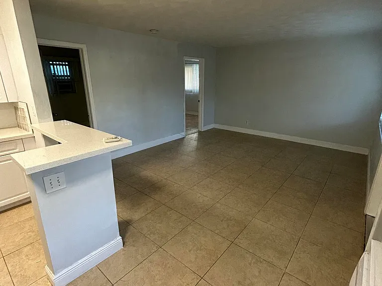 925 NE 17th Ave #1 — Photo 9