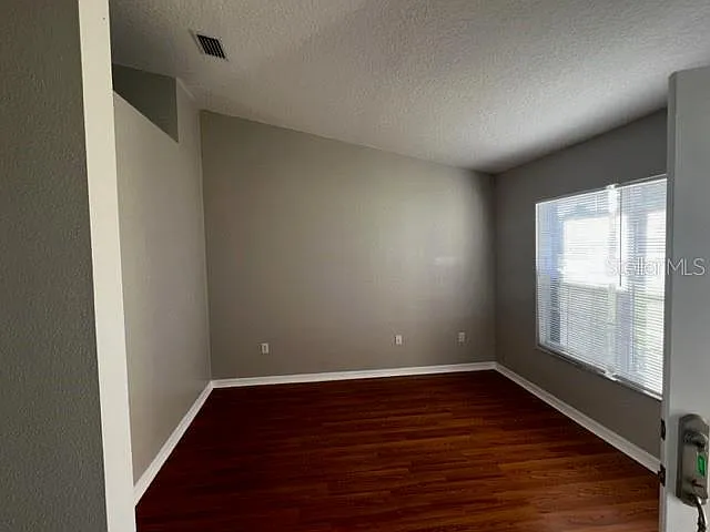 17 Eastgate Ln — Photo 4