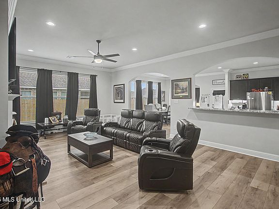 4th image of 10140 Patrick Dr