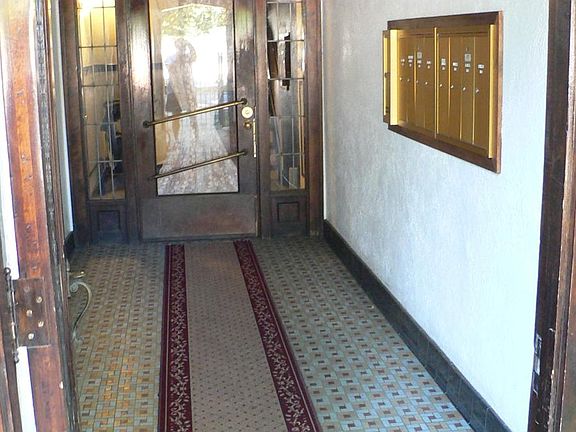 2nd image of 304 S Kenilworth Ave