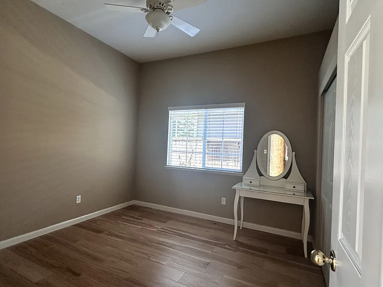 553 Rowland Ct — Photo 16