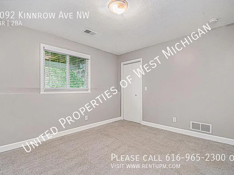 2092 Kinnrow Ave NW — Photo 7