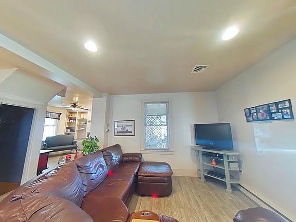 4th image of 336 S Market Ave