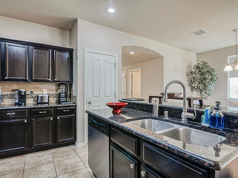 7413 Red Cedar Dr — Photo 28