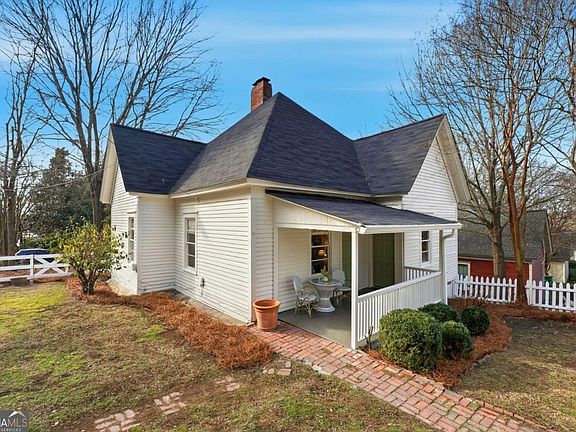 3rd image of 1966 Butler Way NW