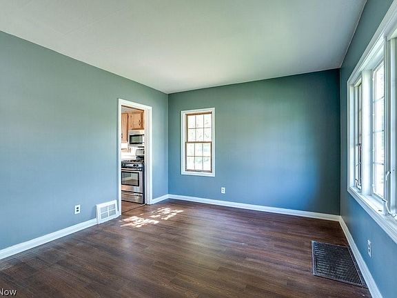 2nd image of 1187 Lindsay Ave
