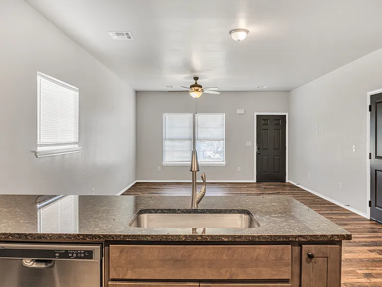 1623 E Timberridge Dr — Photo 10