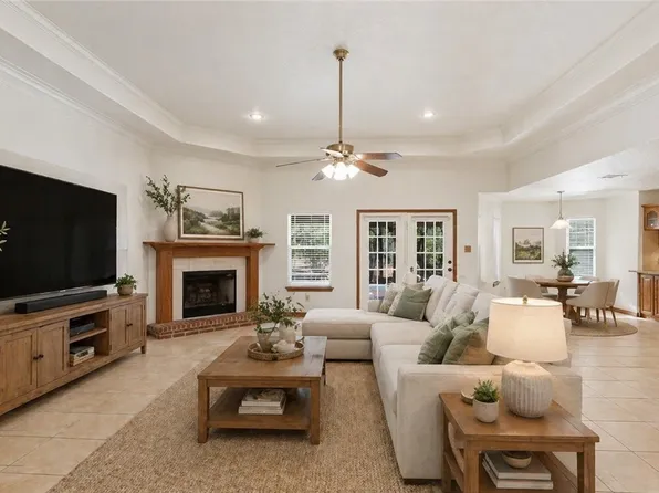 105 Tomahawk Trl, Seguin, TX 78155