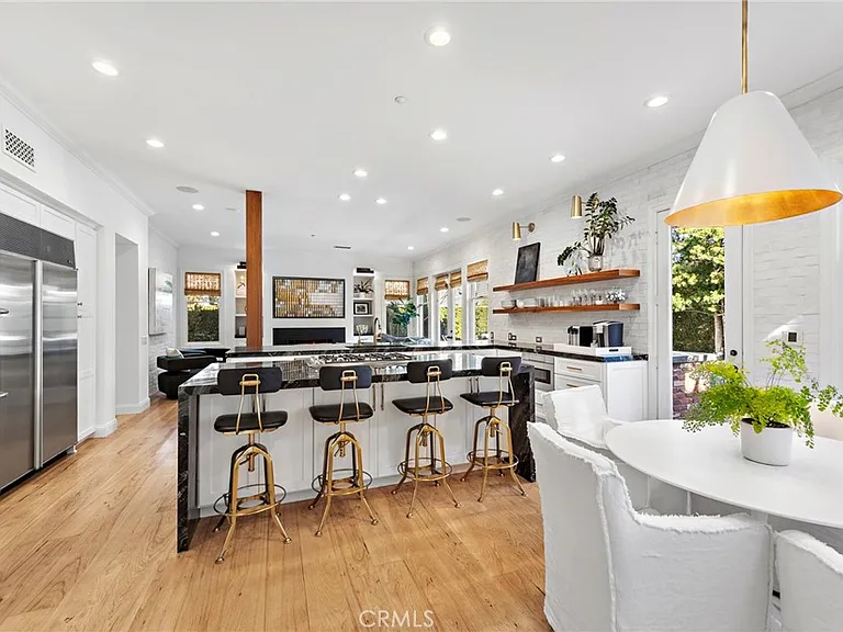 20 Cape Danbury — Photo 14