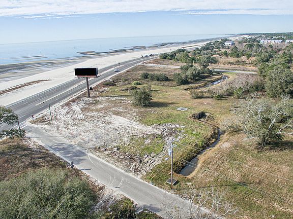 2nd image of 920 W Beach Blvd