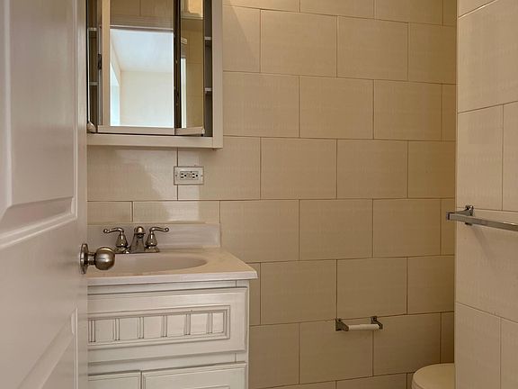 5th image of 114 Bay 49th St APT 6