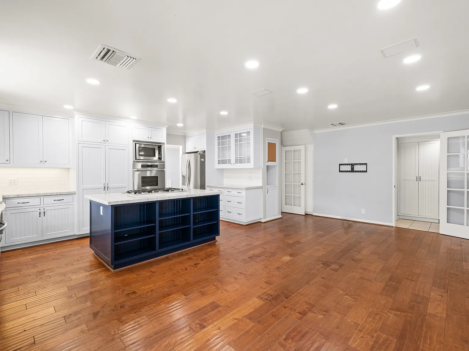 4 bed, 2493 sqft, $5,375 — Photo 3