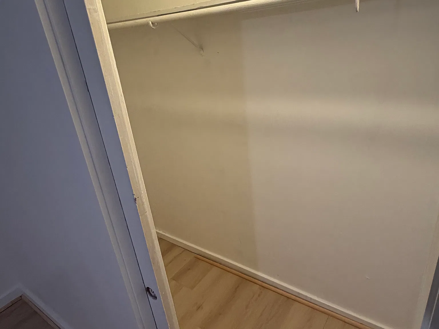 2 bed, 883 sqft, $2,200 — Photo 3